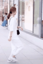 抖音街拍网红吃瓜,网红现场吃瓜，趣味瞬间尽收眼底