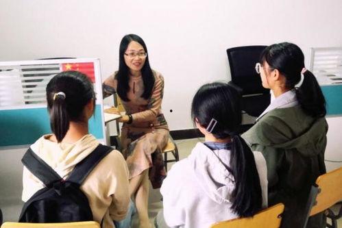 大学生网课忘记关麦吃瓜